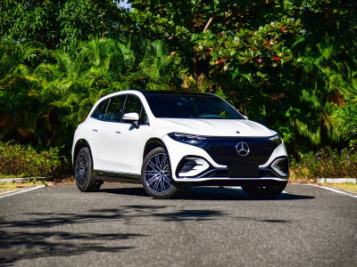 Mercedes EQS SUV  Фото №3